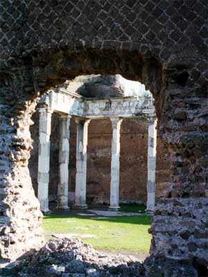 Tivoli, Villa Adriana: The Hall with the Doric Pilasters, detail